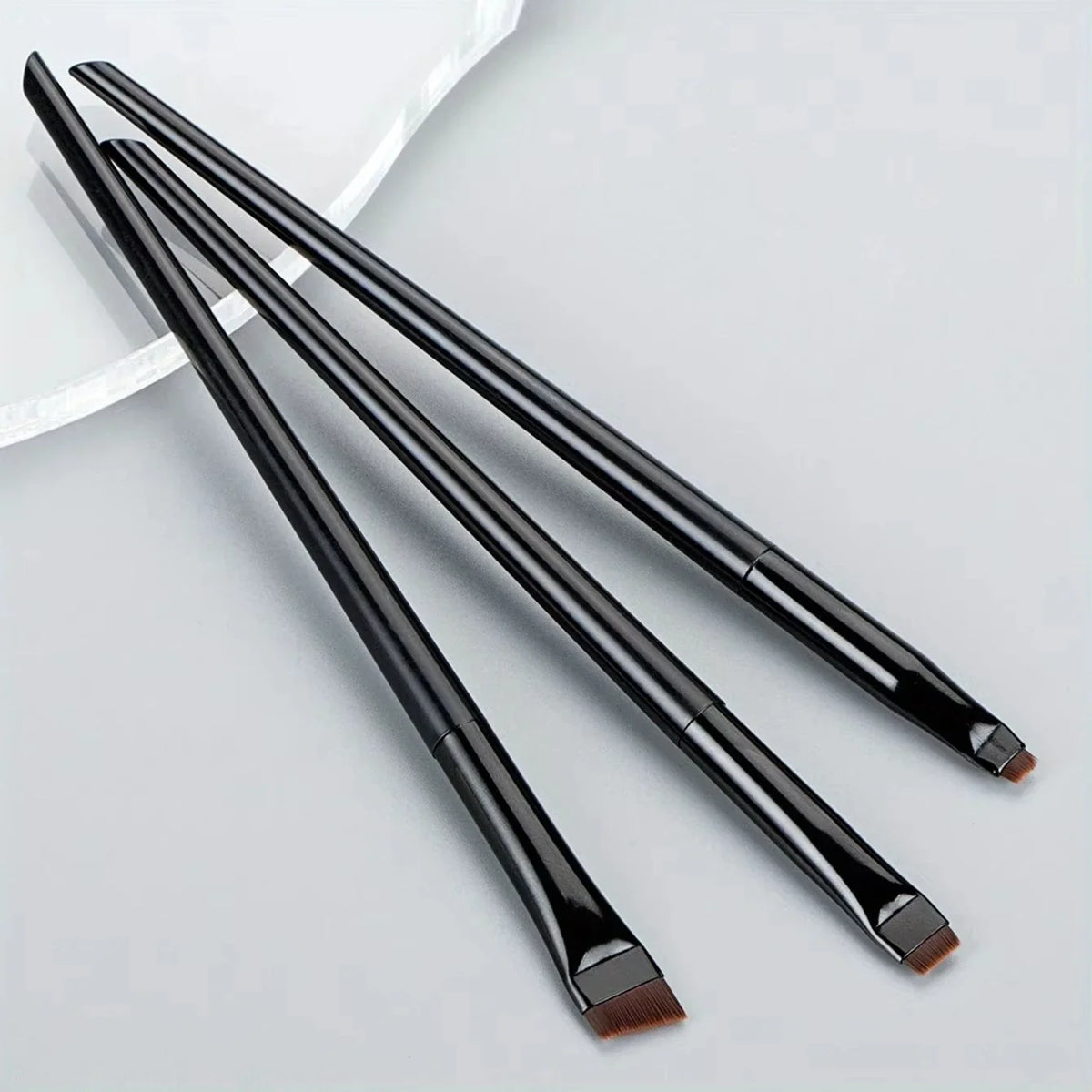 3-Piece Makeup Brush Set: Sickle-Shaped Eyeliner Brush, Fine Angled Eyebrow Brush, Eyeliner Brush, Ultra-Fine Eyeshadow Brush