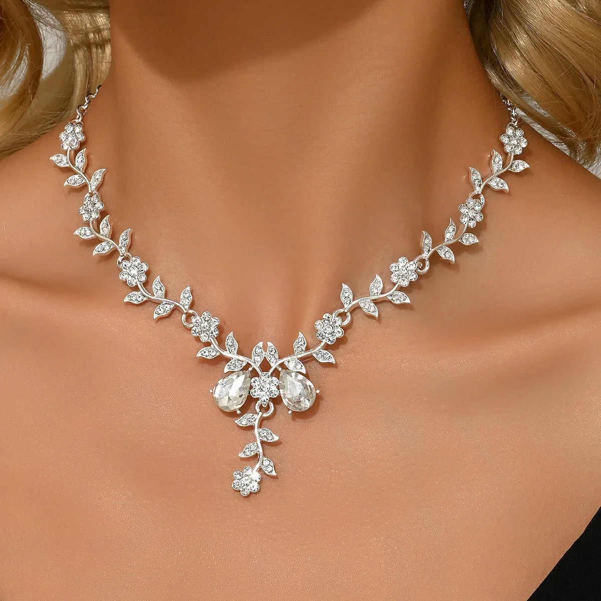 Women's Light Water Drop Leaf Design Necklace