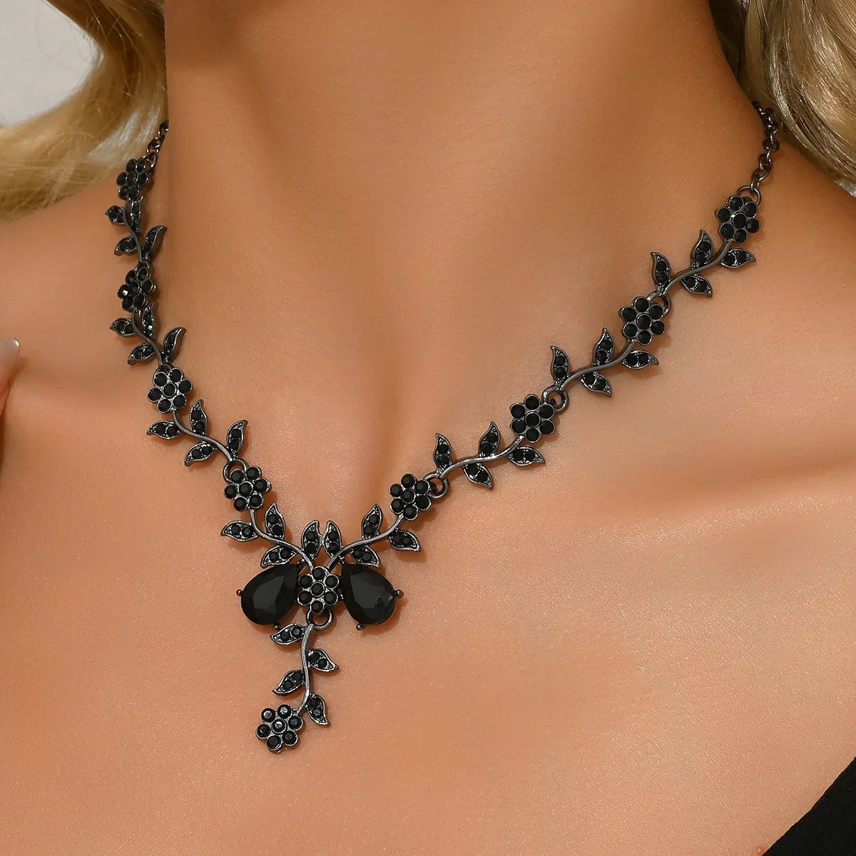 Women's Light Water Drop Leaf Design Necklace