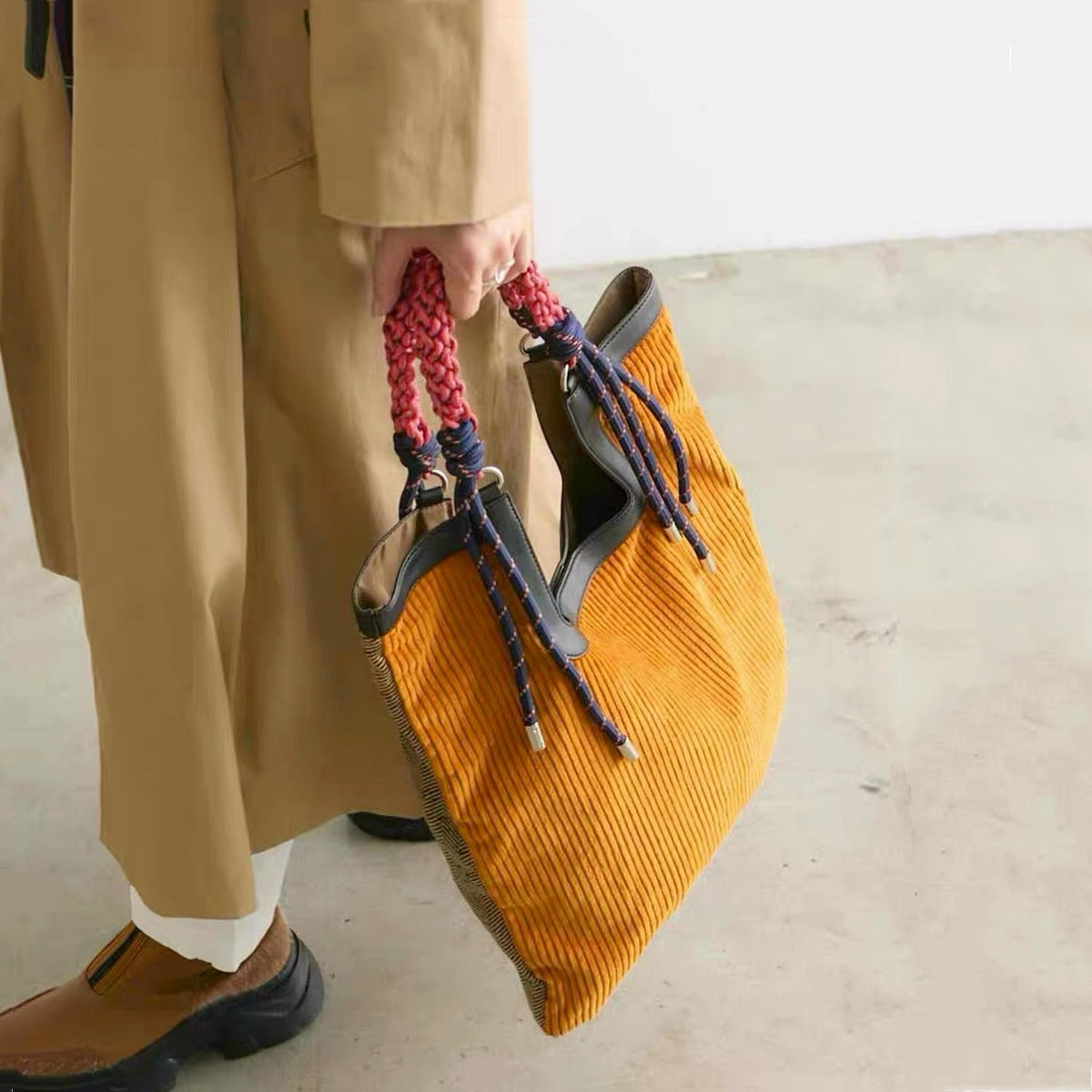 Women's Gentle Beam Tote Bag
