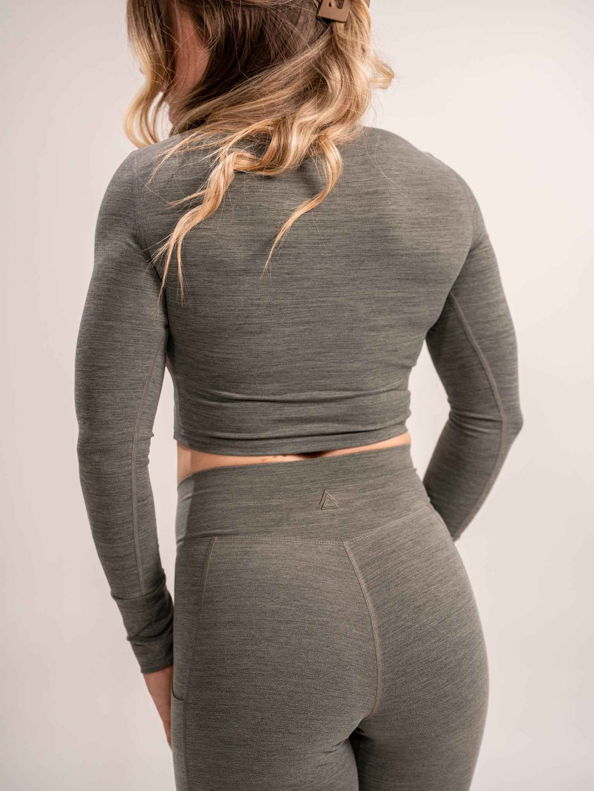 Women's Debut Crop Long Sleeve Shirt- Ivy